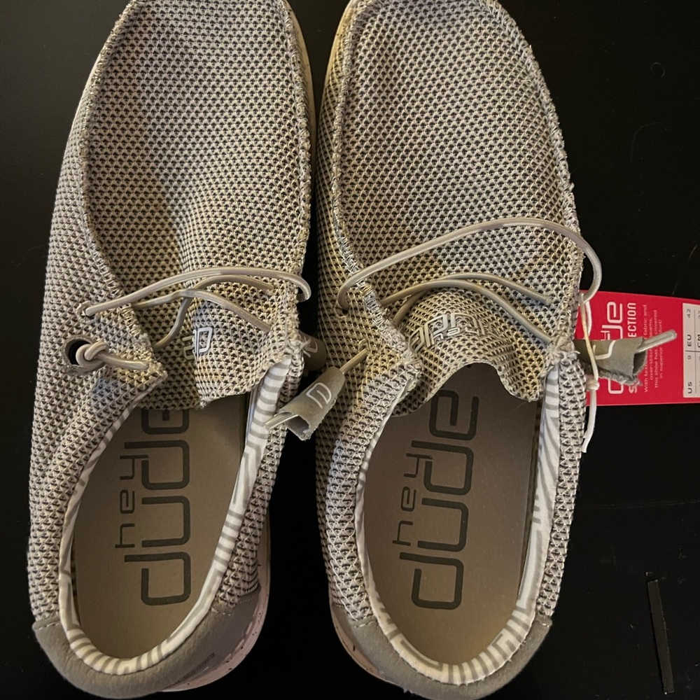 Men’s size 9 hey Dude NWT